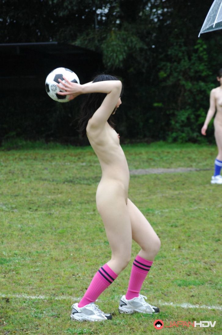 голые японки играют в футбол фото 17
